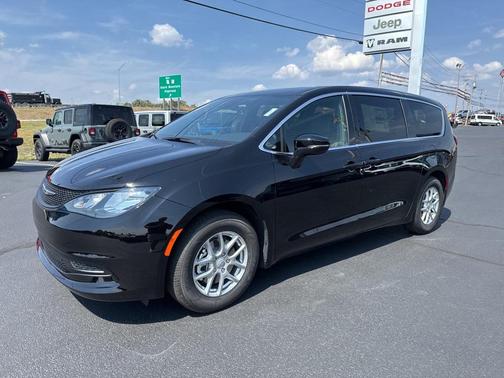 2026 Chrysler Voyager LX