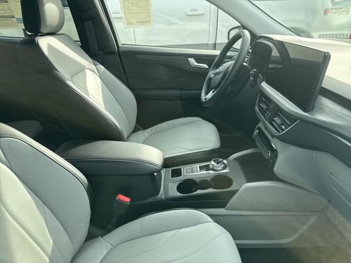 2026 Ford Escape Platinum