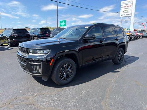 High Gloss Black 2027 Jeep Grand Cherokee L Laredo