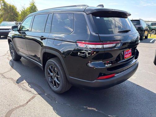 High Gloss Black 2027 Jeep Grand Cherokee L Laredo