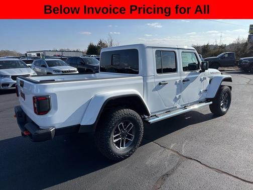 Bright White Clearcoat 2026 Jeep Gladiator Mojave 4x4