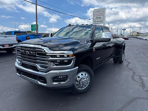 Diamond Black Crystal Pearlcoat 2026 RAM 3500 Laramie Crew Cab 4x4 8' Box