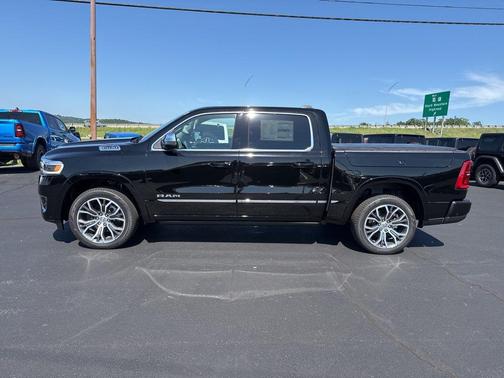 Diamond Black Crystal Pearlcoat 2026 RAM 1500 ST