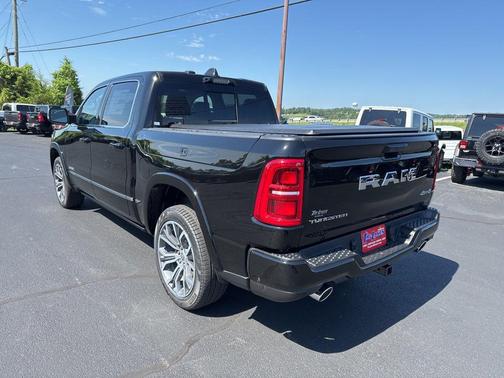 Diamond Black Crystal Pearlcoat 2026 RAM 1500 ST
