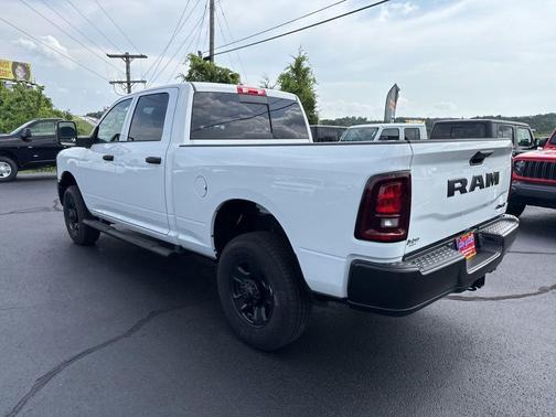 2025 RAM 3500 Tradesman Crew Cab 4x4 6'4' Box