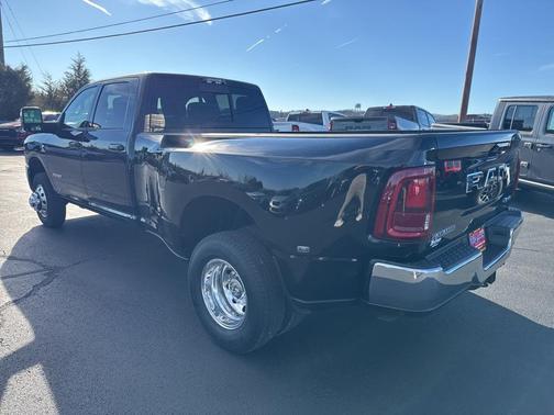 2026 RAM 3500 Laramie Crew Cab 4x4 8' Box