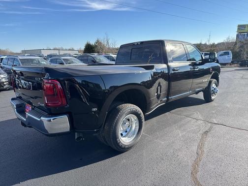 2026 RAM 3500 Laramie Crew Cab 4x4 8' Box