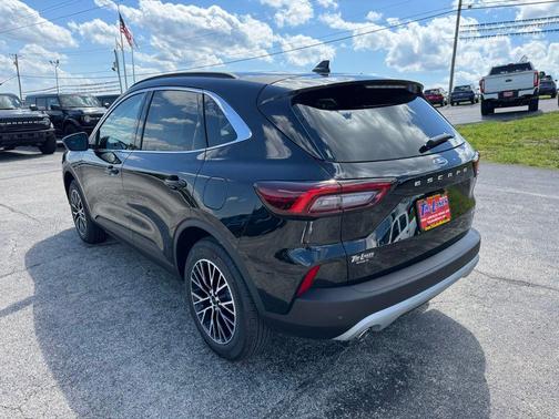 2025 Ford Escape PHEV SE