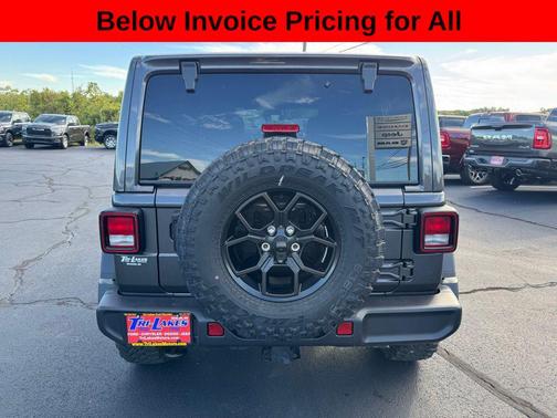Granite Crystal Metallic Clearcoat 2026 Jeep Wrangler Willys