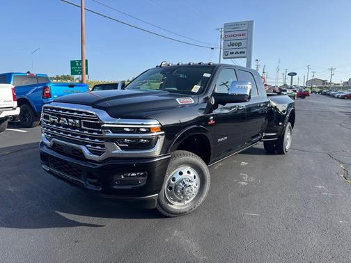 Diamond Black Crystal Pearlcoat 2026 RAM 3500 Longhorn