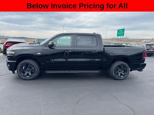Diamond Black Crystal Pearlcoat 2026 RAM 1500 Express