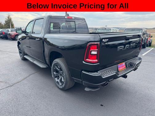 Diamond Black Crystal Pearlcoat 2026 RAM 1500 Express