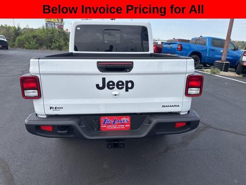 Bright White Clearcoat 2026 Jeep Gladiator Sahara 4x4