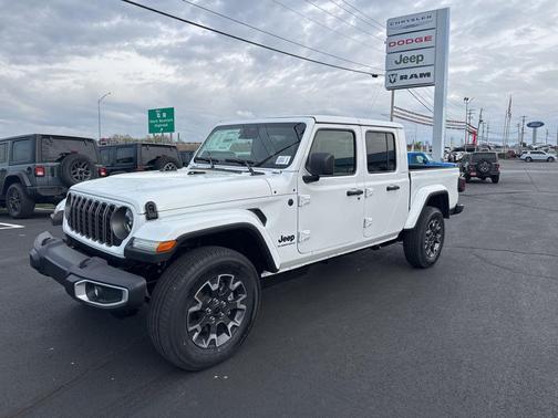 Bright White Clearcoat 2026 Jeep Gladiator Sahara 4x4
