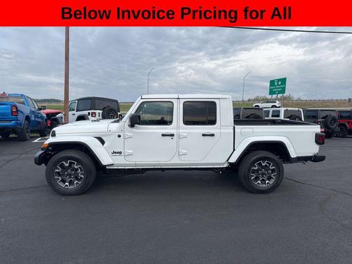 Bright White Clearcoat 2026 Jeep Gladiator Sahara 4x4