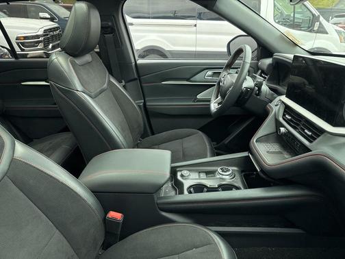 AGATE BLACK METALLIC 2025 Ford Explorer ST