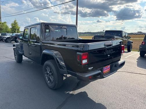 2025 Jeep Gladiator Sport S