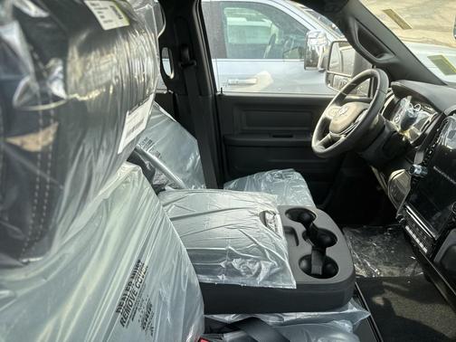 2026 RAM 2500 Black Express Crew Cab 4x4 6'4' Box