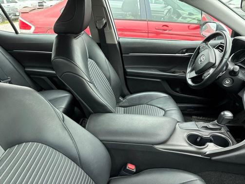 Super White 2021 Toyota Camry SE