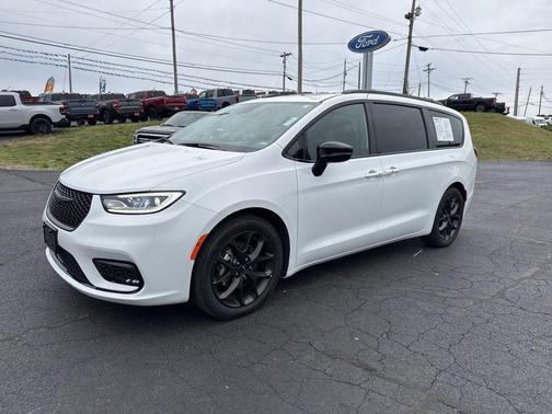 Bright White Clearcoat 2025 Chrysler Pacifica Limited