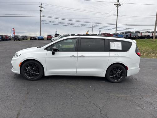 Bright White Clearcoat 2025 Chrysler Pacifica Limited