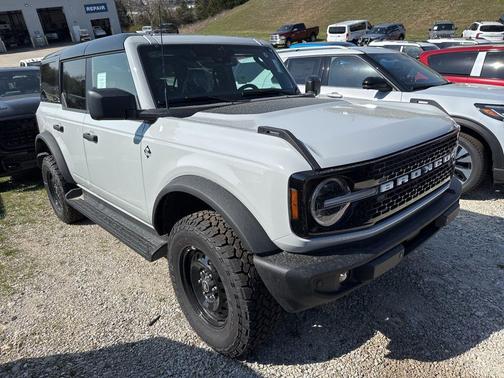 Avalanche Gray 2026 Ford Bronco Outer Banks