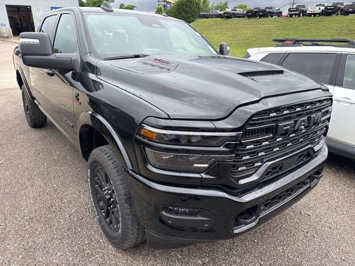 Diamond Black Crystal Pearlcoat 2026 RAM 2500 Limited Crew Cab 4x4 6'4' Box