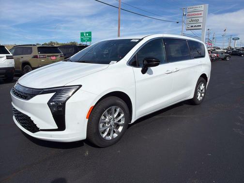 Bright White Clearcoat 2027 Chrysler Pacifica L