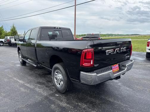 2025 RAM 3500 Tradesman Crew Cab 4x4 8' Box