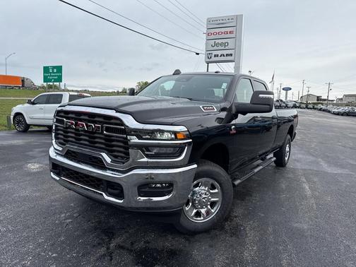 2025 RAM 3500 Tradesman Crew Cab 4x4 8' Box
