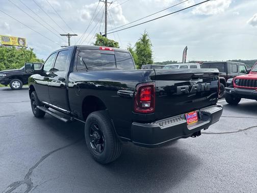 2025 RAM 2500 Tradesman Crew Cab 4x4 6'4' Box