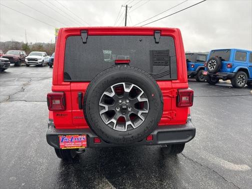 2025 Jeep Wrangler 4-Door Sahara 4x4