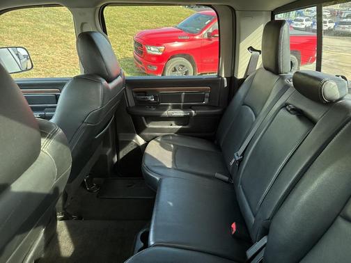 2017 RAM 2500 Laramie Crew Cab 4x4 6'4' Box