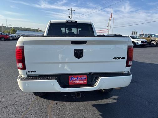 2017 RAM 2500 Laramie Crew Cab 4x4 6'4' Box