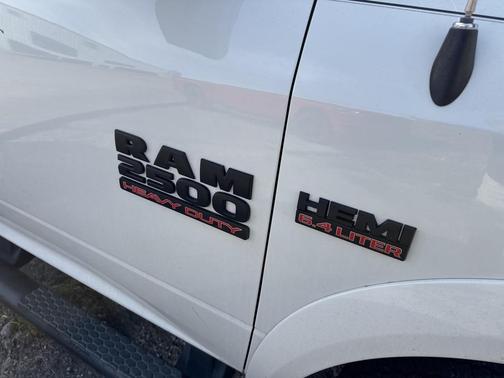 2017 RAM 2500 Laramie Crew Cab 4x4 6'4' Box