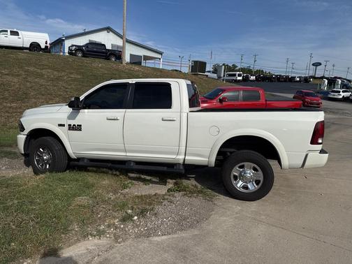 2017 RAM 2500 Laramie Crew Cab 4x4 6'4' Box