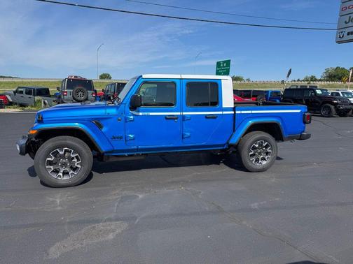 Hydro Blue Pearlcoat 2026 Jeep Gladiator Sahara 4x4