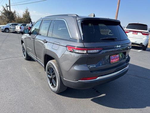 2026 Jeep Grand Cherokee Laredo