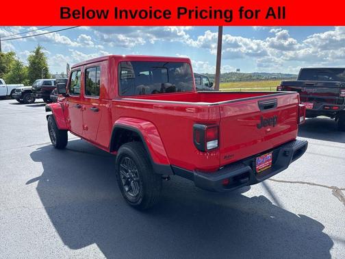 Firecracker Red Clearcoat 2025 Jeep Gladiator Sport S