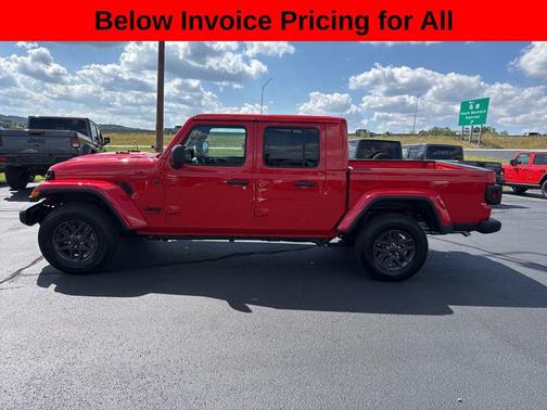 Firecracker Red Clearcoat 2025 Jeep Gladiator Sport S