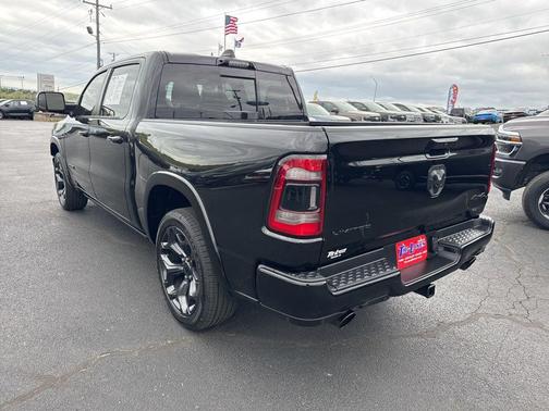 Diamond Black Crystal Pearlcoat 2023 RAM 1500 Limited