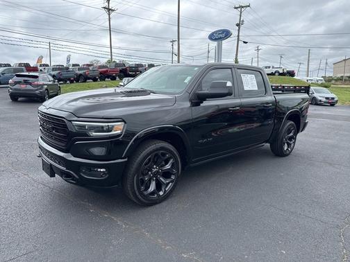 Diamond Black Crystal Pearlcoat 2023 RAM 1500 Limited