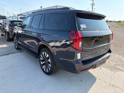 Blue Ember Metallic 2027 Ford Expedition Platinum
