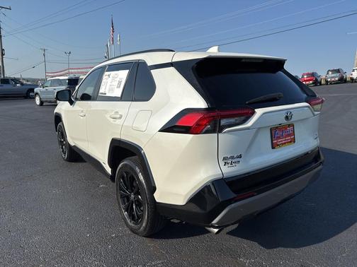 2022 Toyota RAV4 Hybrid SE