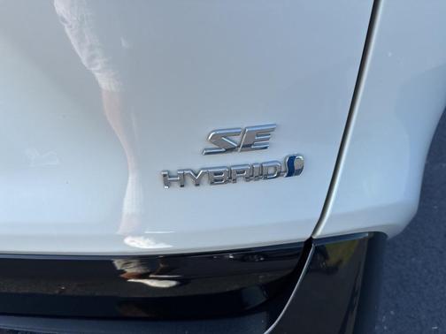 2022 Toyota RAV4 Hybrid SE