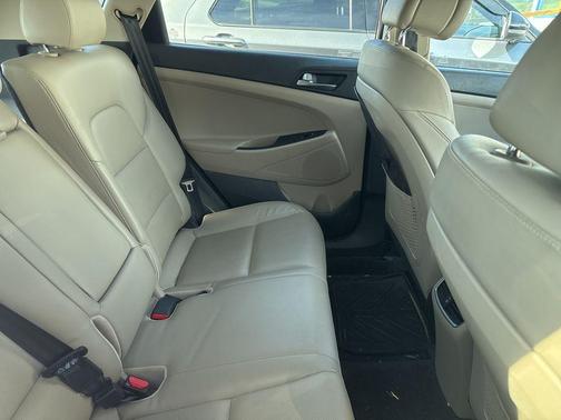 Ruby Wine 2016 Hyundai TUCSON Limited