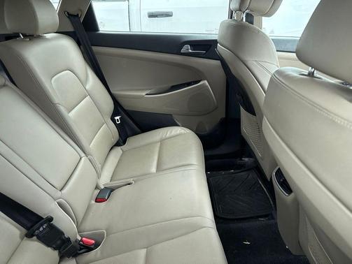 Ruby Wine 2016 Hyundai TUCSON Limited