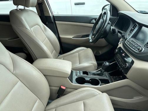 Ruby Wine 2016 Hyundai TUCSON Limited