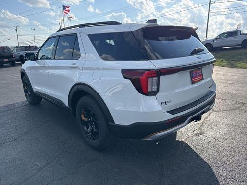 Star White Metallic Tri-Coat 2026 Ford Explorer Tremor