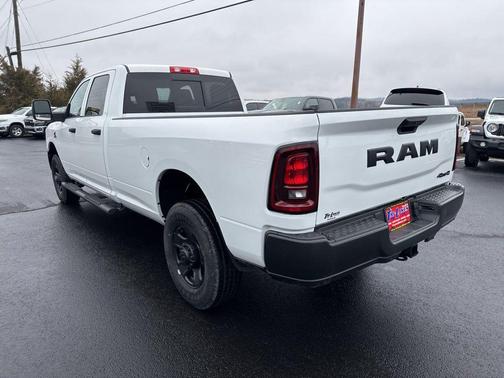 2026 RAM 3500 Tradesman Crew Cab 4x4 8' Box